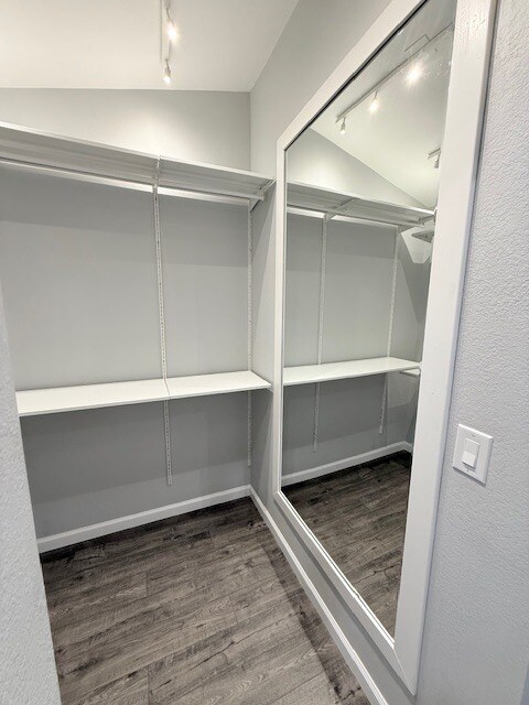 Building Photo - FOR RENT