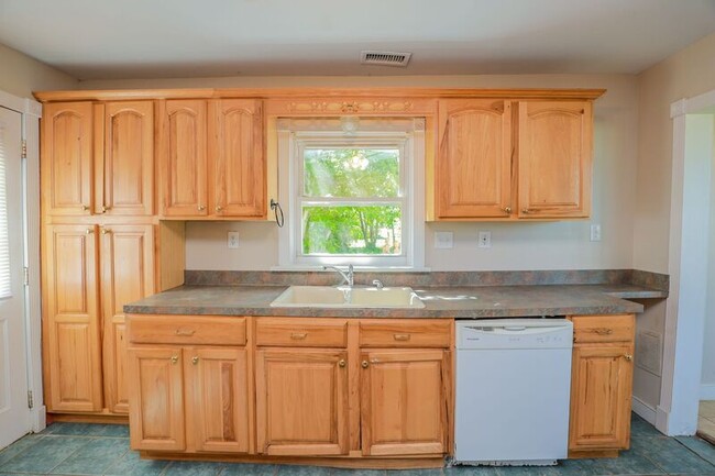 Building Photo - 3963 Oakleys Ln