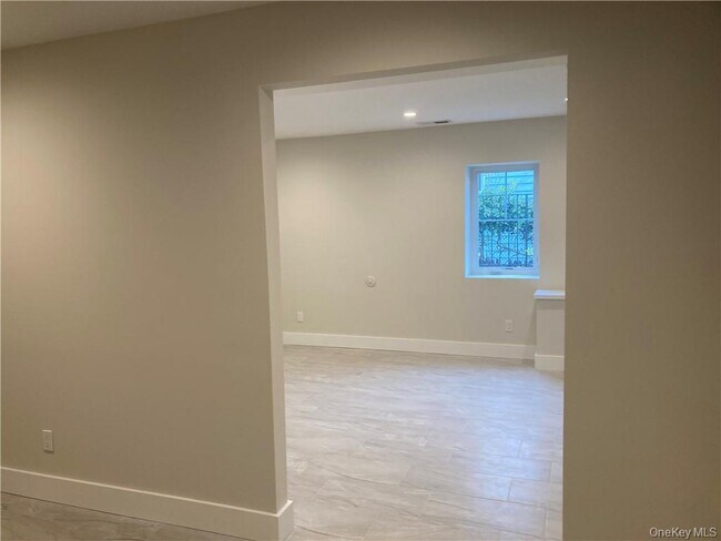 Building Photo - 3B Sterling Ave