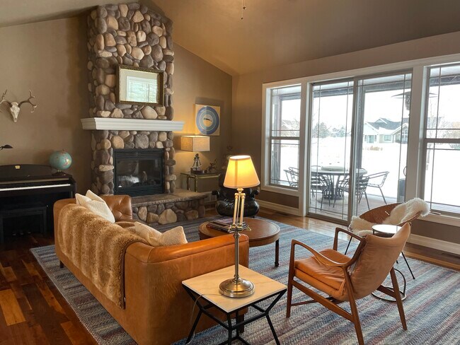 Building Photo - 3029 River Lakes Dr