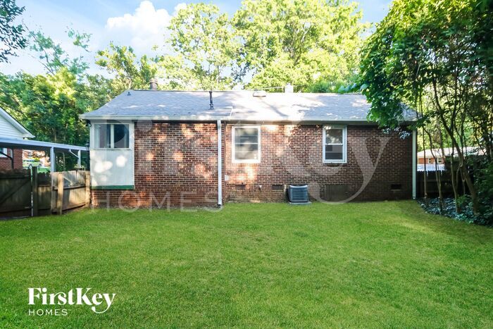 Building Photo - 2324 Markham Ct