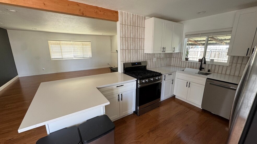 Building Photo - 1787 Pinon Ave