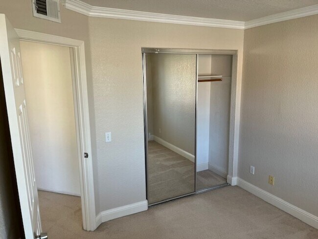 Building Photo - Nice 3 Bedroom home in Rancho Del Oro