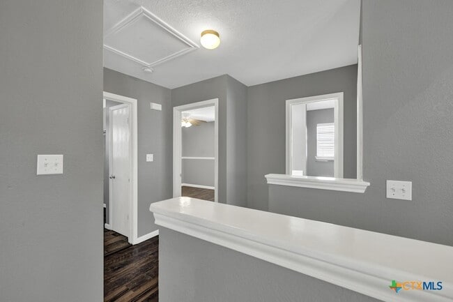 Building Photo - 400 Summer Dr