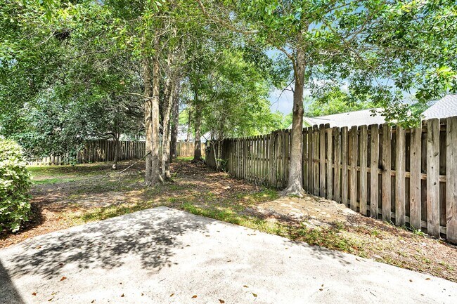 Building Photo - 104 Grasmere Ct