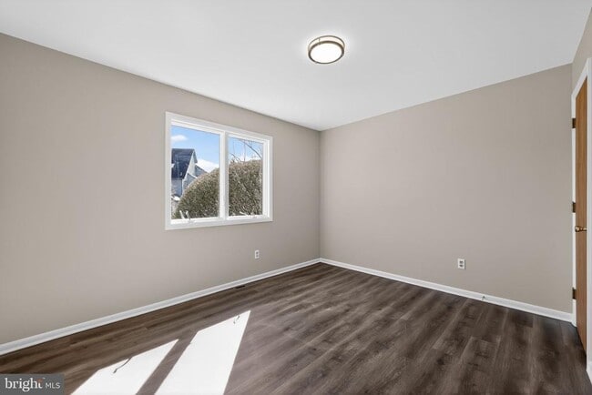 Building Photo - 21 Foxtail Ct