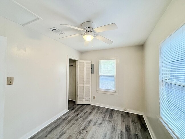 Building Photo - Charming 2-Bedroom Home