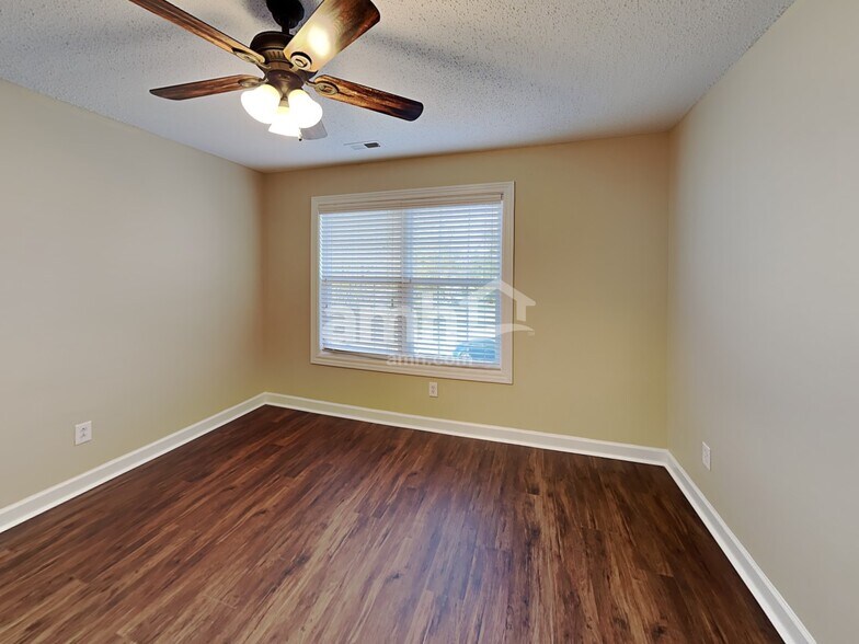 Building Photo - 1071 Sassafras Trl