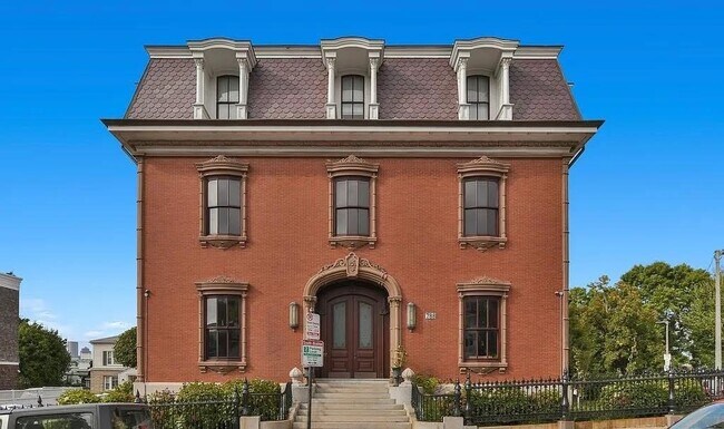 Primary Photo - 788 E Broadway