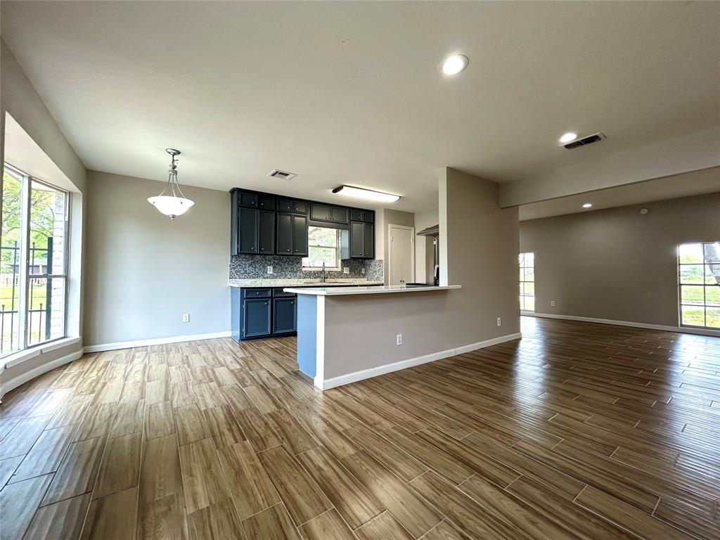 Building Photo - 5926 Darkwood Dr