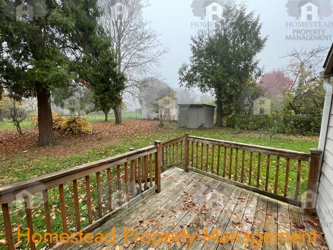 Building Photo - Explore the potential of this beautiful home!