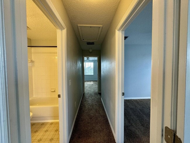 Building Photo - Contemporary Townhome for Rent in Davenpor...