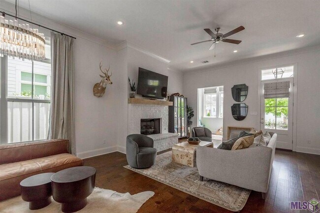Building Photo - 5139 Cheneau Ln
