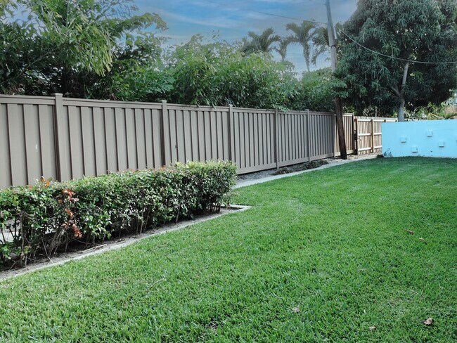 Building Photo - 136 Yacht Club Dr