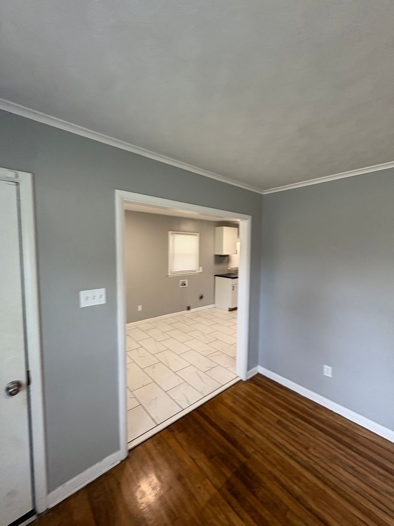 Building Photo - 1801 Myrna Ln