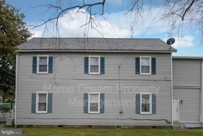 Building Photo - 961 Bryant Ave