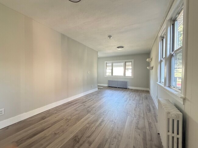 Building Photo - 113 Elm Ave