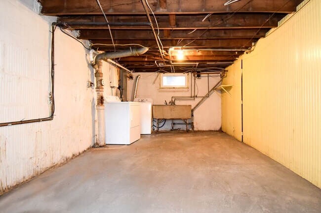Building Photo - 633 24th St S