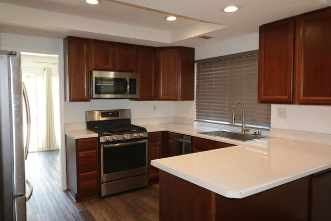 Building Photo - Beautiful 3/bedroom home in Canyon Country !