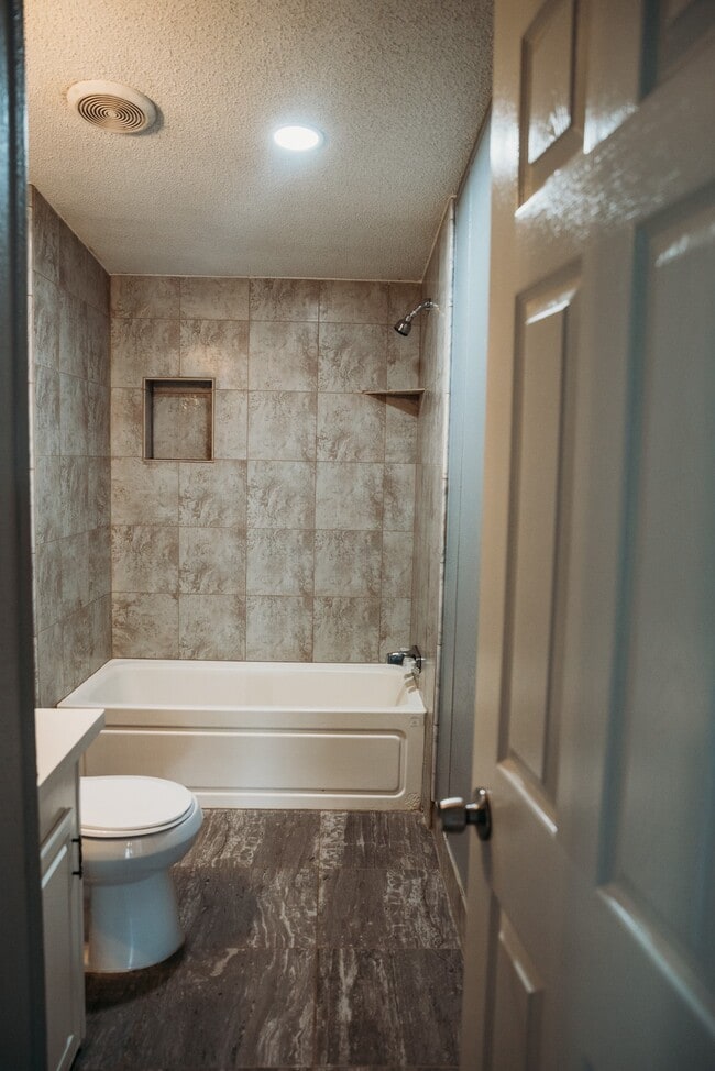 Building Photo - 2545 Lee Turner Rd