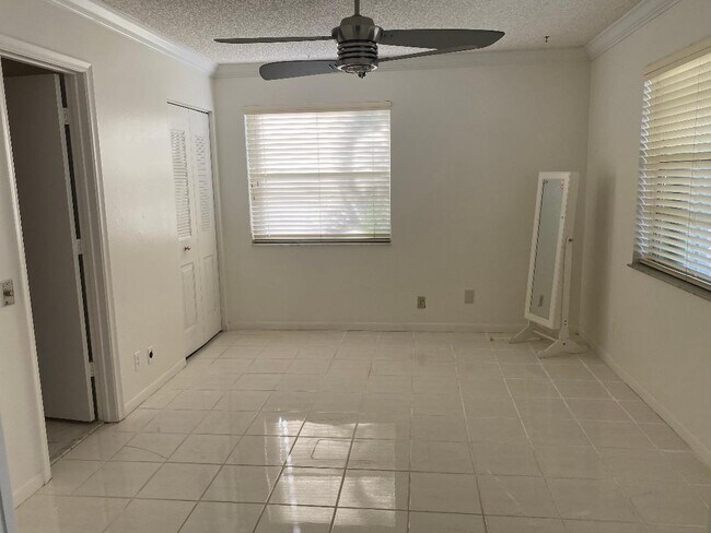 Building Photo - 1640 NW 18th Ave