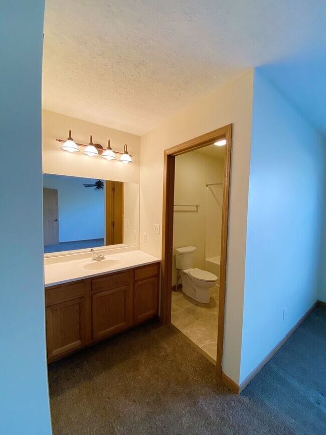 Building Photo - Collett Meadows - Large open floor plan, 4 bedroom Home with 2 baths - PETS WELCOME!