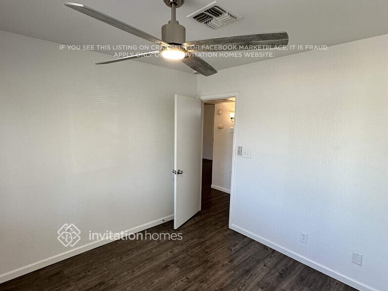 Building Photo - 1631 W Helena Dr