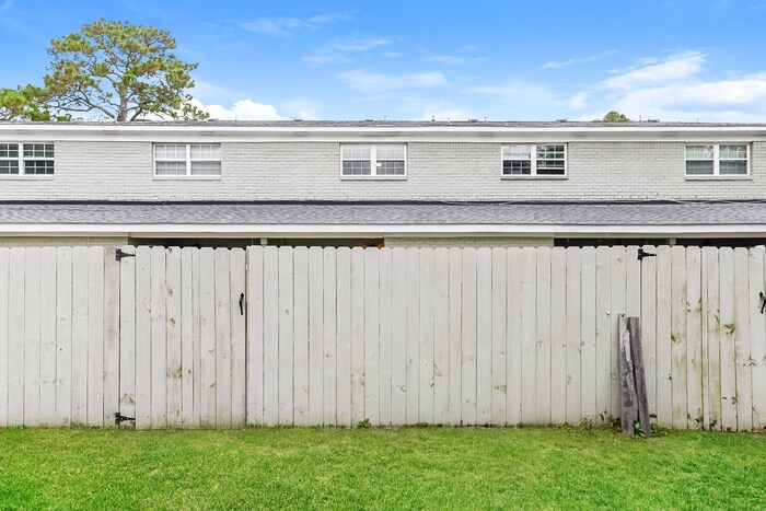 Building Photo - 1319 Mathis Ferry Rd