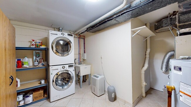 Building Photo - 2 Glenbrook Ln