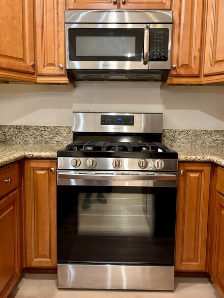 Unit 3 - 538 Brooks Ave