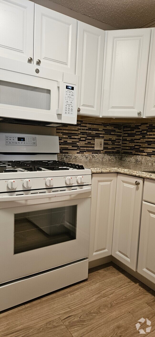 Brand new kitchen - 7206 Stagecoach Trl