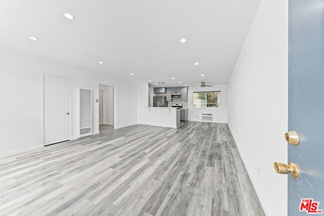 Building Photo - 646 Tularosa Dr