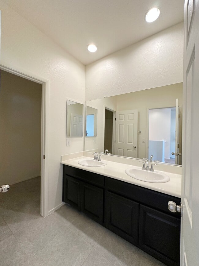 Building Photo - 4566 Mansart Ct