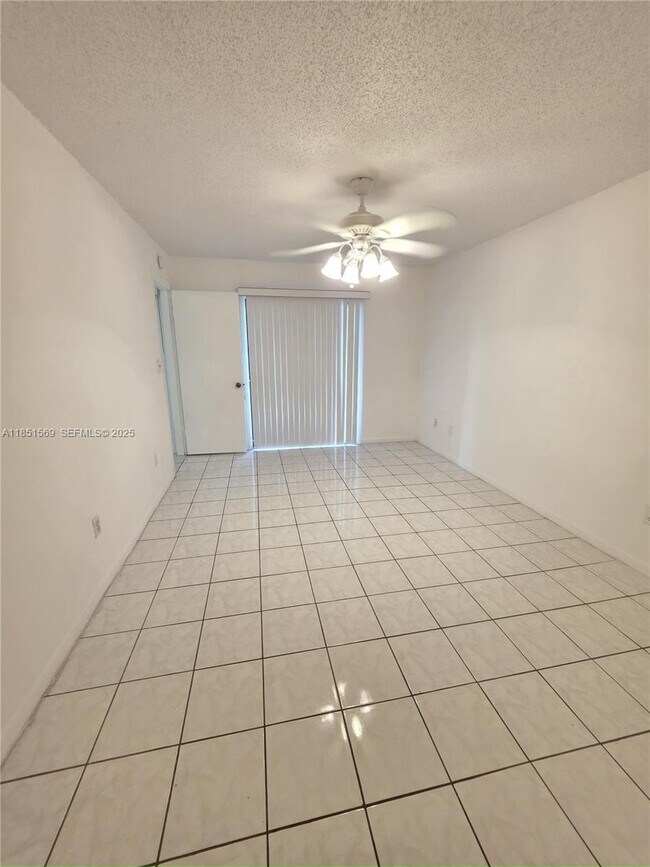 Building Photo - 1120 N Franklin Ave