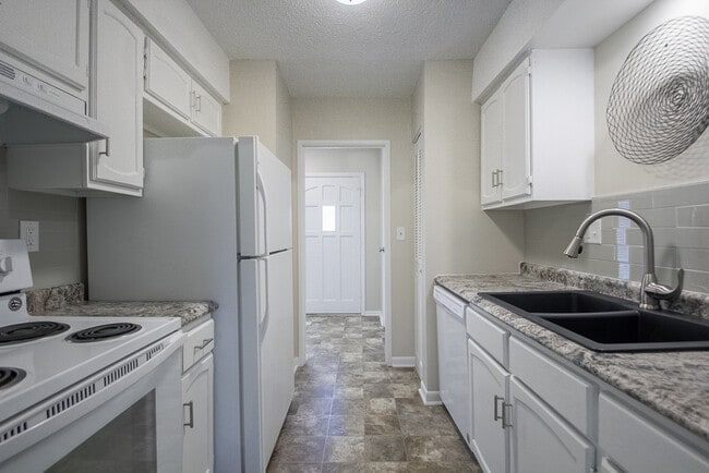 Building Photo - 10724 W 88th Terrace