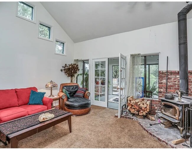 Building Photo - Large beautiful home in Idyllwild