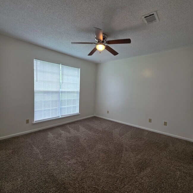 Building Photo - 130 Paloma Dr