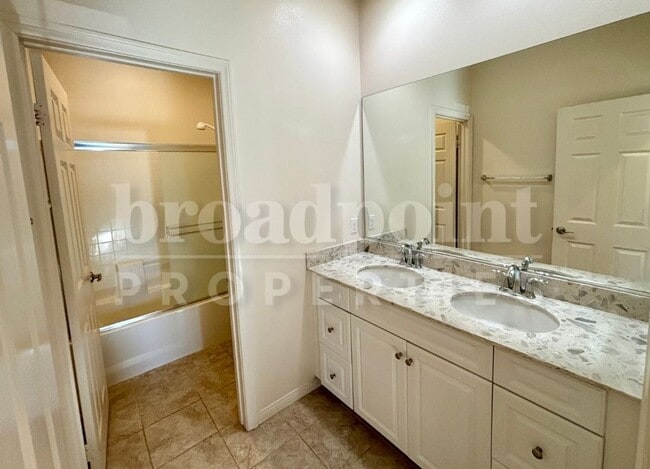 Building Photo - 1650 N Las Flores Dr