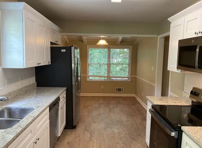 Building Photo - 680 Foxcroft Cir SE