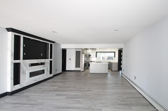Building Photo - 30 Middle Ln