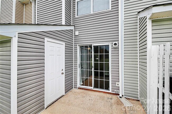 Building Photo - 8203 Golf Ridge Dr
