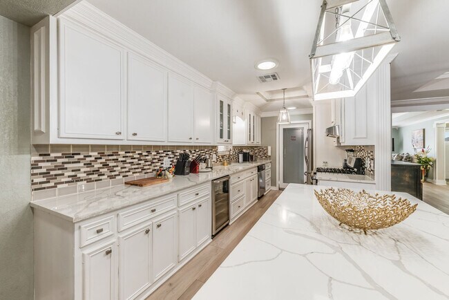 Building Photo - 2930 Water Lily Dr