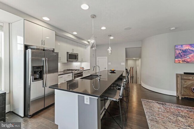 Building Photo - 783 Morton St NW