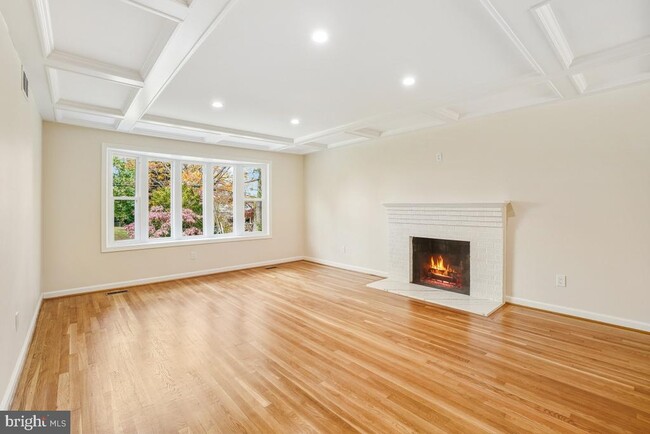 Building Photo - 1203 Brantford Ave