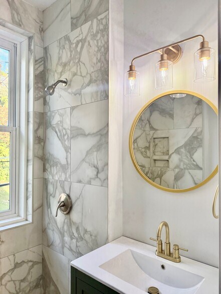 Building Photo - 39 E Clifton Ave