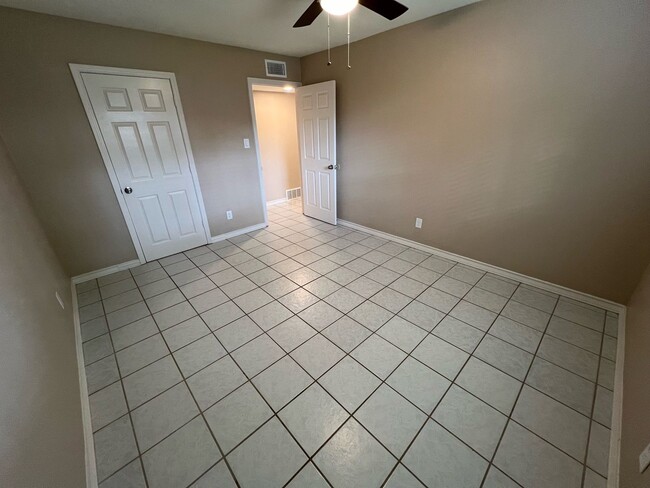 Building Photo - 6700 Forestview Dr
