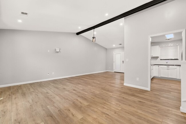 Building Photo - Renovated 3 bed/2 bath in Lithonia!