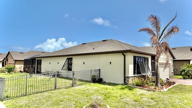 Building Photo - Spacious Home in Crystal Bay offering 4 bedrooms with upgrades throughout