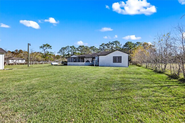 Building Photo - 1407 Bess Rd