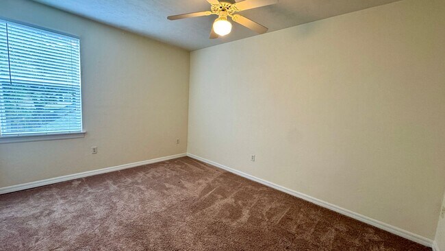 Building Photo - The Greens 2BR Townhome with garage!